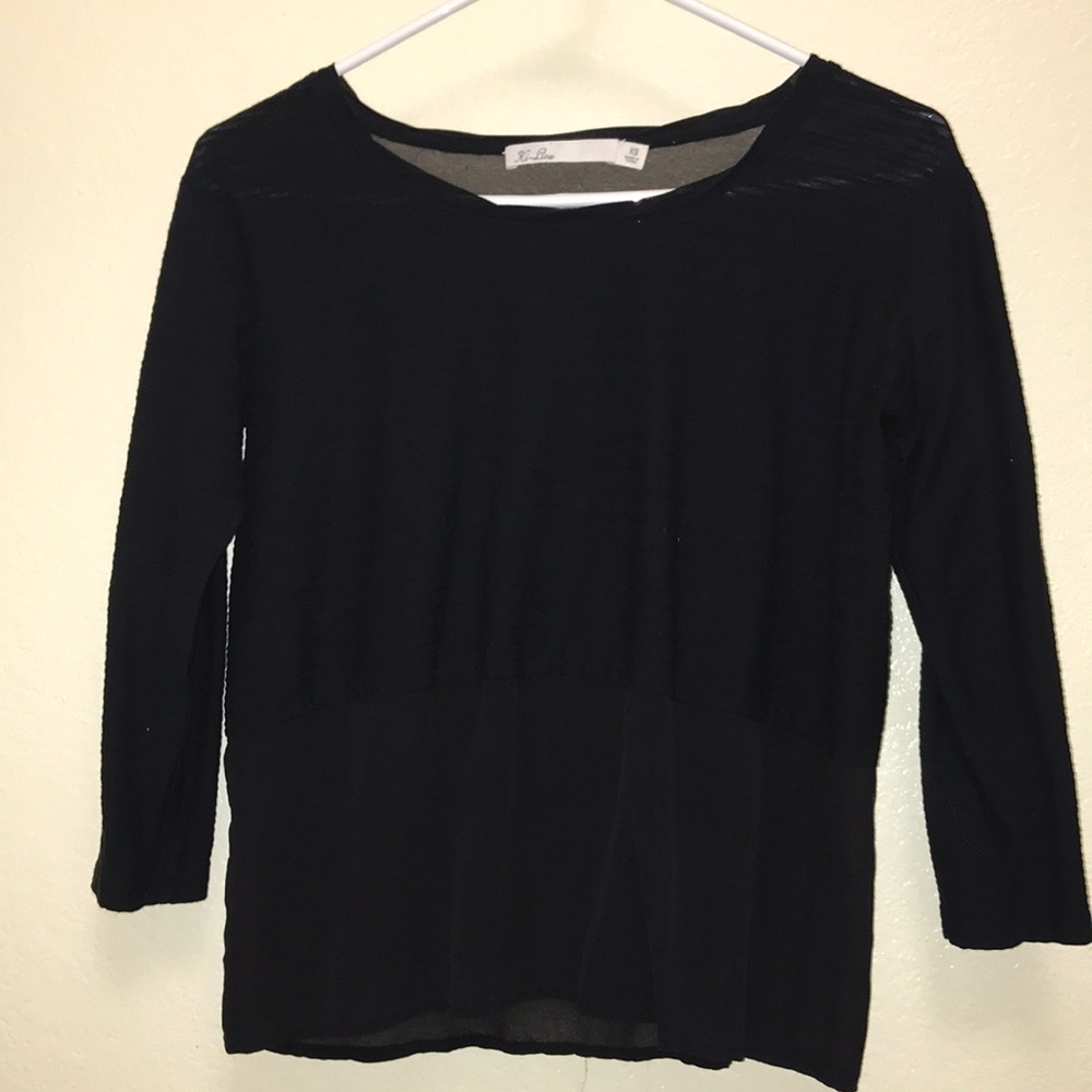 black 3/4 sleeve top